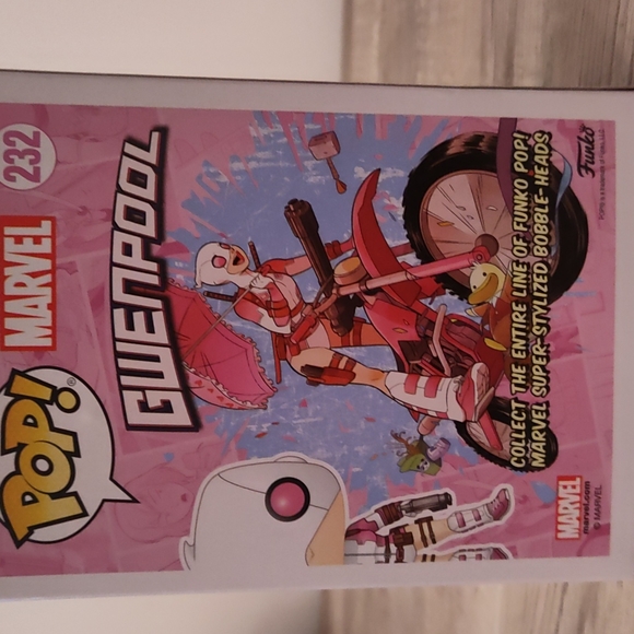 Exclusive Gwenpool Funko Pop! - Picture 4 of 6